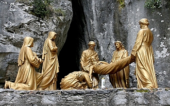  Station 14 : Jesus wird in's Grab gelegt ( Ausschnitt ) 