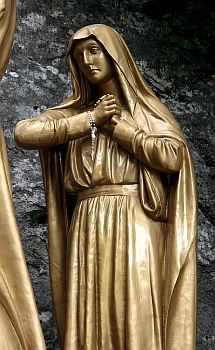  Station 14 : Jesu Grablegung ( Detail-Aufnahme einer Frauengestalt ) 